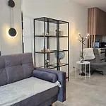 Towarowa Flowers Apartment, Free Parking, Air-conditioning, Self Check-in 24h Apartment Poznan