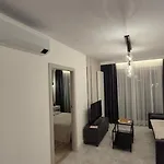 Apartment Towarowa Flowers Apartment, Free Parking, Air-conditioning, Self Check-in 24h Poznan