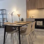 Towarowa Flowers Apartment, Free Parking, Air-conditioning, Self Check-in 24h * Poznan