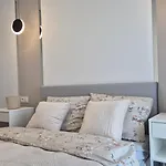 Towarowa Flowers Apartment, Free Parking, Air-conditioning, Self Check-in 24h * Poznan
