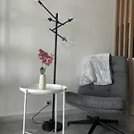 Towarowa Flowers Apartment, Free Parking, Air-conditioning, Self Check-in 24h Appartement