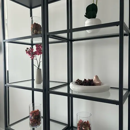 Towarowa Flowers Apartment, Free Parking, Air-conditioning, Self Check-in 24h Познань