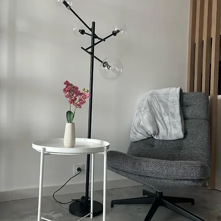 Towarowa Flowers Apartment, Free Parking, Air-conditioning, Self Check-in 24h 아파트