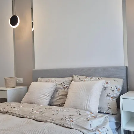Towarowa Flowers Apartment, Free Parking, Air-conditioning, Self Check-in 24h * 포즈난