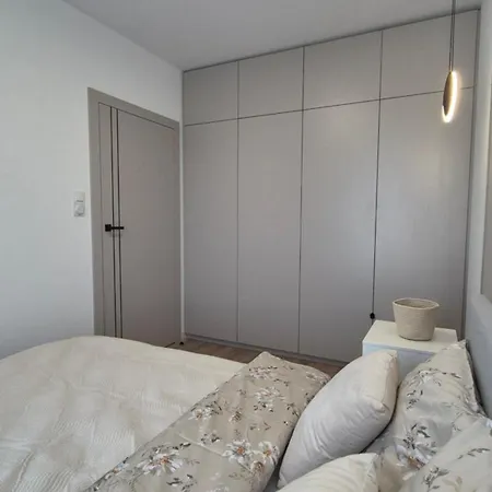 Towarowa Flowers Apartment, Free Parking, Air-conditioning, Self Check-in 24h Апартаменты Познань