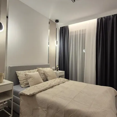 아파트 Towarowa Flowers Apartment, Free Parking, Air-conditioning, Self Check-in 24h *