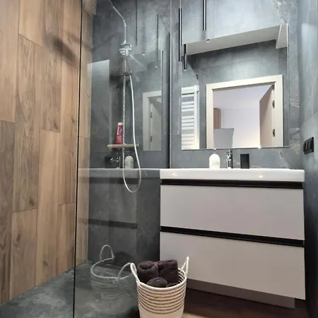 Towarowa Flowers Apartment, Free Parking, Air-conditioning, Self Check-in 24h 아파트