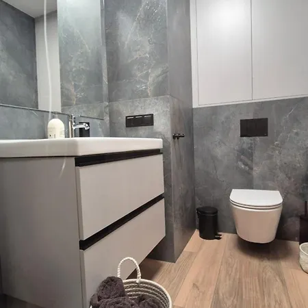 Апартаменты Towarowa Flowers Apartment, Free Parking, Air-conditioning, Self Check-in 24h Познань