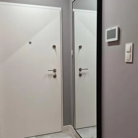 아파트 Towarowa Flowers Apartment, Free Parking, Air-conditioning, Self Check-in 24h *