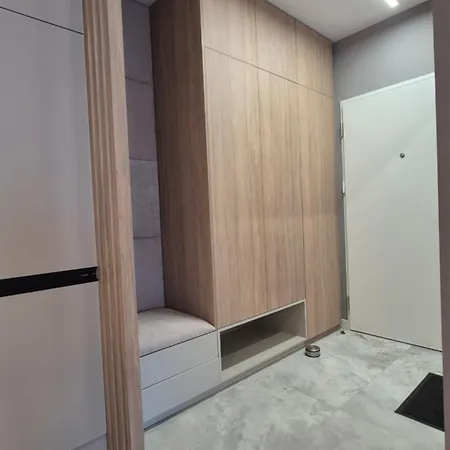 Towarowa Flowers Apartment, Free Parking, Air-conditioning, Self Check-in 24h Познань