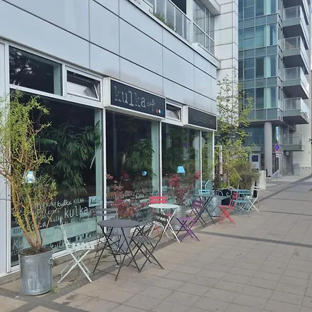 Towarowa Flowers Apartment, Free Parking, Air-conditioning, Self Check-in 24h