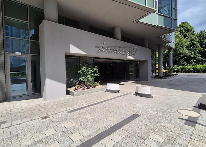 Towarowa Flowers Apartment, Free Parking, Air-conditioning, Self Check-in 24h * Poznan