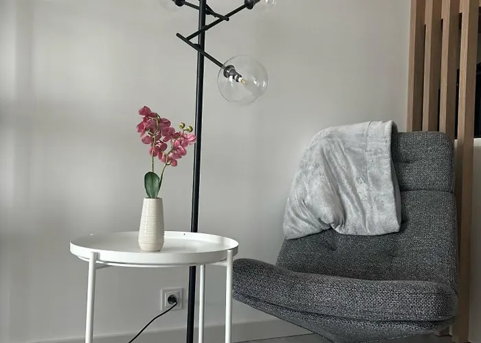 Towarowa Flowers Apartment, Free Parking, Air-conditioning, Self Check-in 24h Apartament