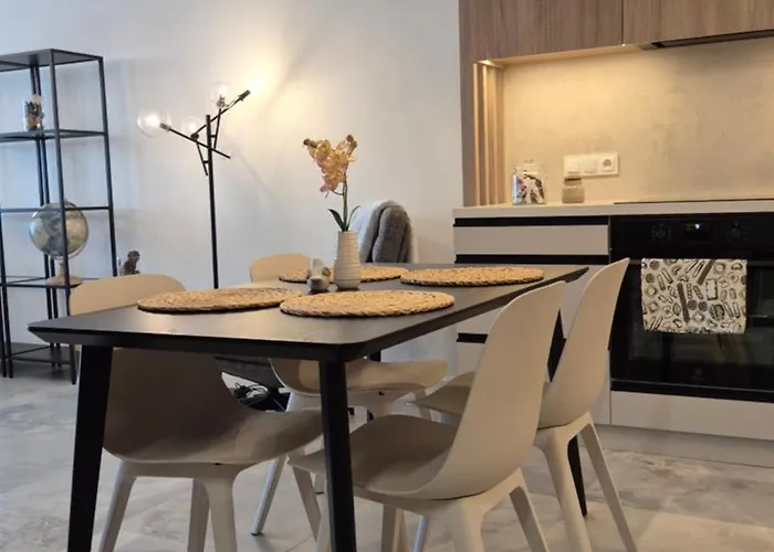 Towarowa Flowers Apartment, Free Parking, Air-conditioning, Self Check-in 24h * Poznan