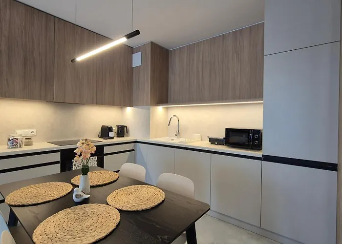 Towarowa Flowers Apartment, Free Parking, Air-conditioning, Self Check-in 24h * Poznan