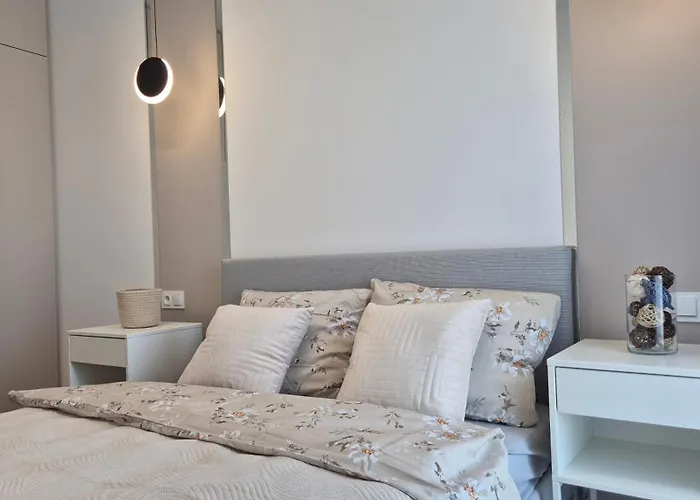 Towarowa Flowers Apartment, Free Parking, Air-conditioning, Self Check-in 24h * Poznan