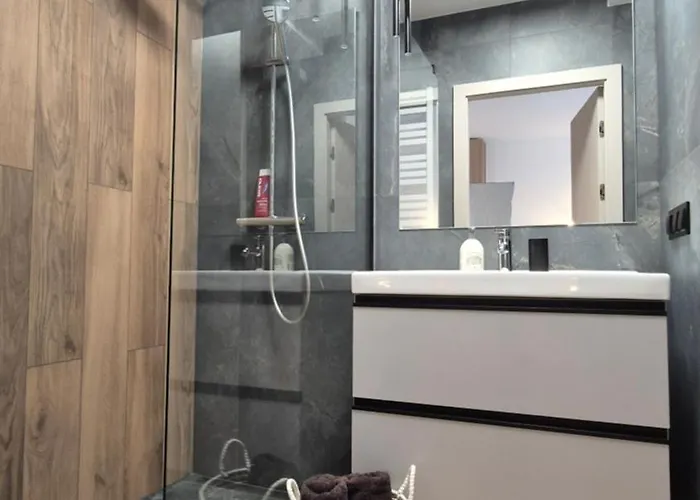 Towarowa Flowers Apartment, Free Parking, Air-conditioning, Self Check-in 24h Apartment