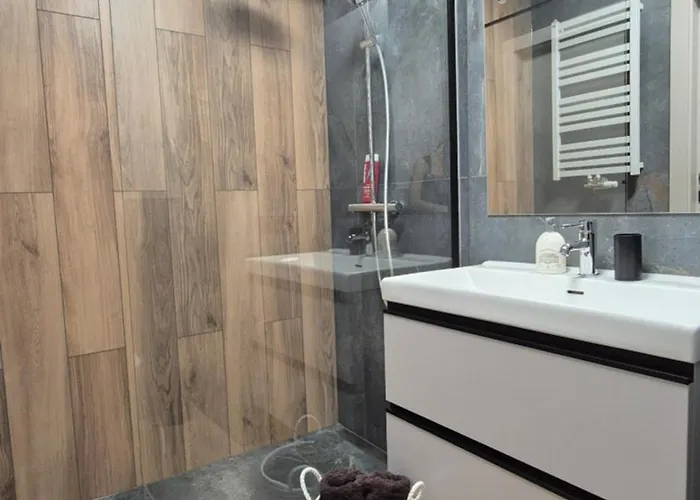 Apartment Towarowa Flowers Apartment, Free Parking, Air-conditioning, Self Check-in 24h Poznan