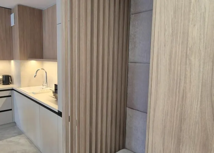 Towarowa Flowers Apartment, Free Parking, Air-conditioning, Self Check-in 24h * Poznan